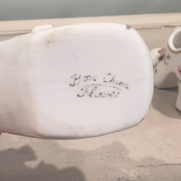 VINTAGE BONE  CHINA ROSE SHOES TRINKETS DECOR FEMININE DANITY - Picture 4 of 8